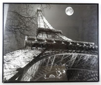 CADRE avec impression de la Tour Eiffel....