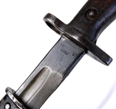 BAIONNETTES. ENGLAND. Enfield model 1907...
