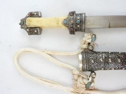 MAROC : Koumya, avec manche en os et fourreau...