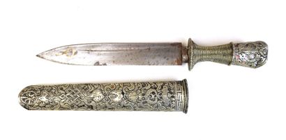 ARMES BLANCHES. Poignard KHAMPA à garnitures...