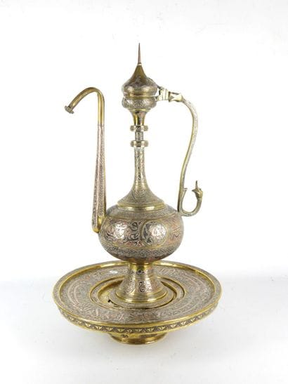 MOYEN - ORIENT : Aiguière et son bassin en...