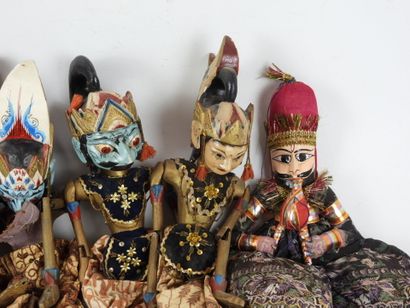 INDONESIE : Sept poupées marionnettes du...