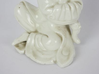 Statuette de Guanyin en porcelaine blanc...