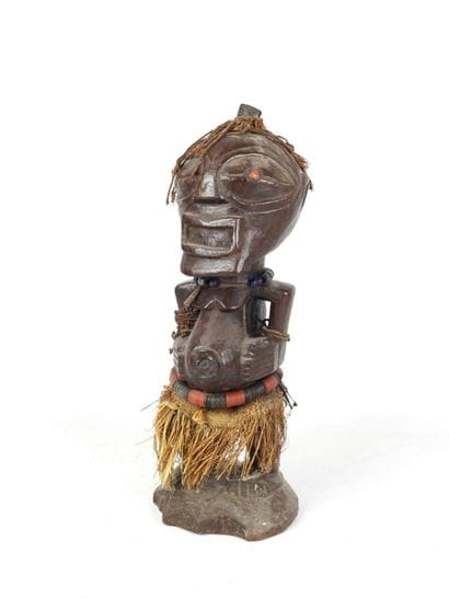 SONGYE, République Démocratique du Congo.
Bois...