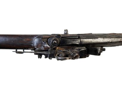 ARMES à FEU. Fusil tibétain à mèche, monture...