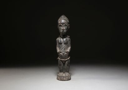 BAOULE, Ivory Coast
Wood, black patina, beads.
Blolo...