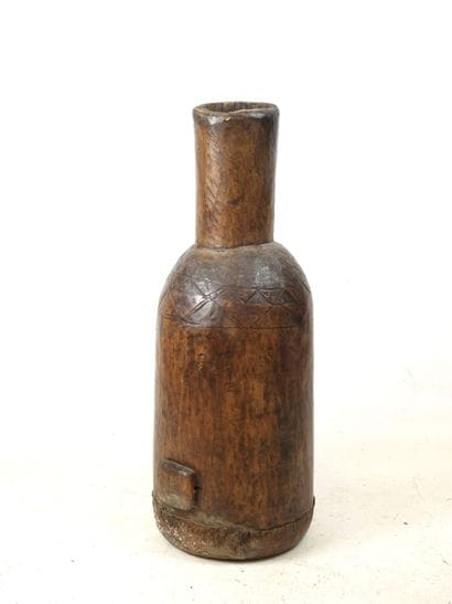 AFRICA. Wooden drum case with patina of use
...