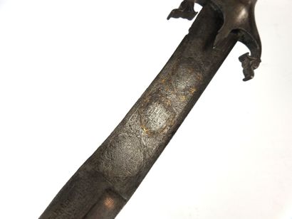 ARMES BLANCHES. Sabre PALA indo-perse à monture...