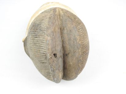 PUNU TSANGUI, Gabon.
Bois, kaolin, padouk.
Masque...