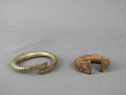 Deux bracelets. D. env. 8 cm.