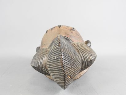 Gouro - Ivory Coast : Hard wood, traces of...
