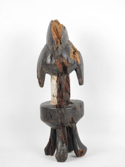 KWELE, Gabon.
Bois dur, pigments dont kaolin.
Sculpture...