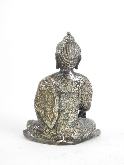 THAILANDE. Bouddha en bronze à patine partiellement...