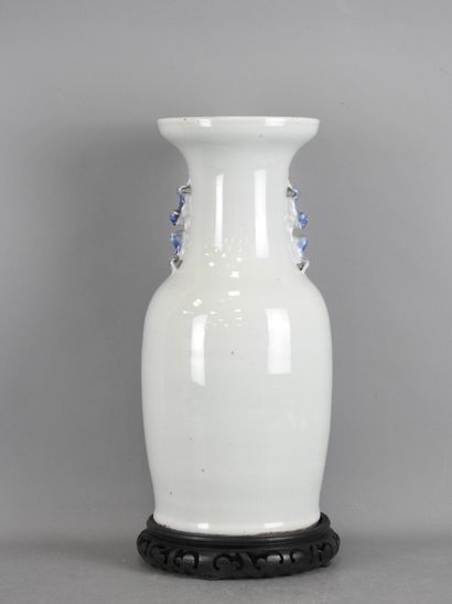 CHINA: White-blue porcelain vase decorated...