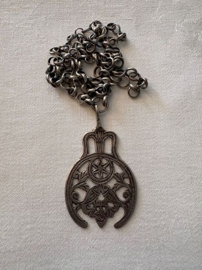 Ancien collier berbère en argent bas titre...