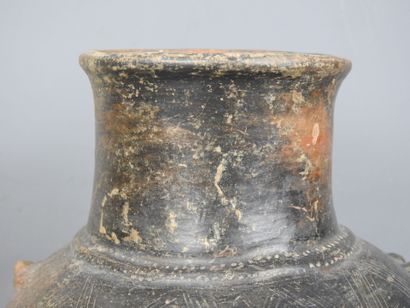 TAIRONA: Black-glazed terra cotta pansu vase...