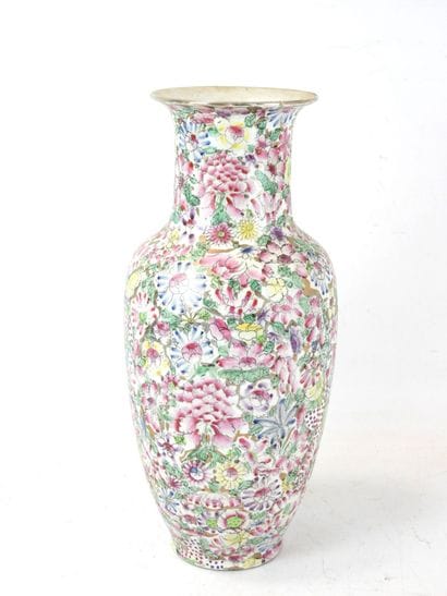 CHINE : Vase de forme balustre en porcelaine...