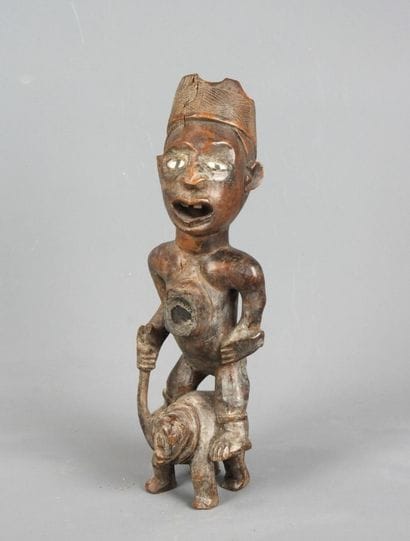VILI, Kongo, République Démocratique du Congo.

Statue...