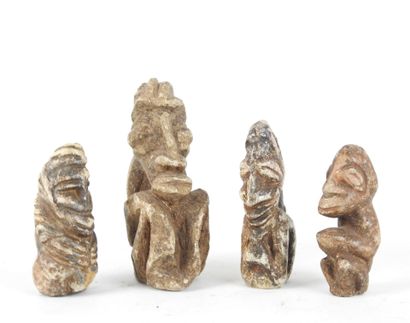 KISSI, Guinée.
Réunion de quatre statues...