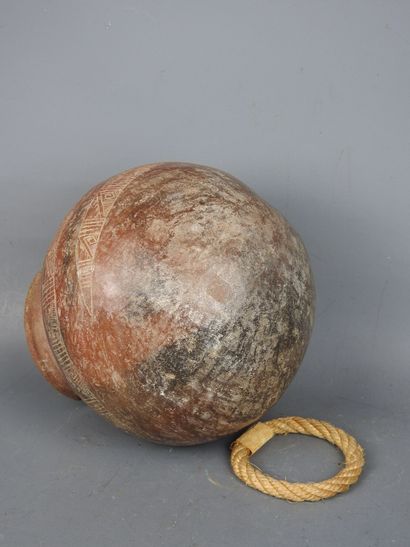 ECUADOR (?): Terracotta short-necked ball...