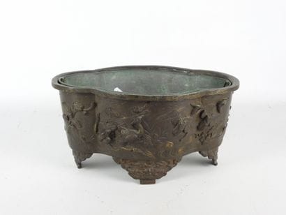 JAPON : Jardinière de forme polylobée en...