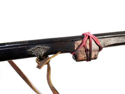 ARMES à FEU. Fusil tibétain à mèche, monture...