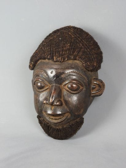 BAMILEKE, Cameroun.
Masque de danse à l'image...