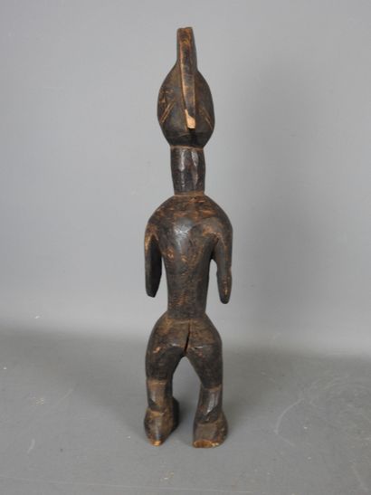 MUMUYE, Nigéria.
Bois dur, patine sombre.
Statue...