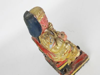 CHINE : Dignitaire. Sculpture en bois polychrome....