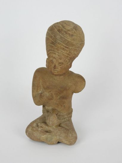 Man with turban. Clay sculpture. H. 18 cm....