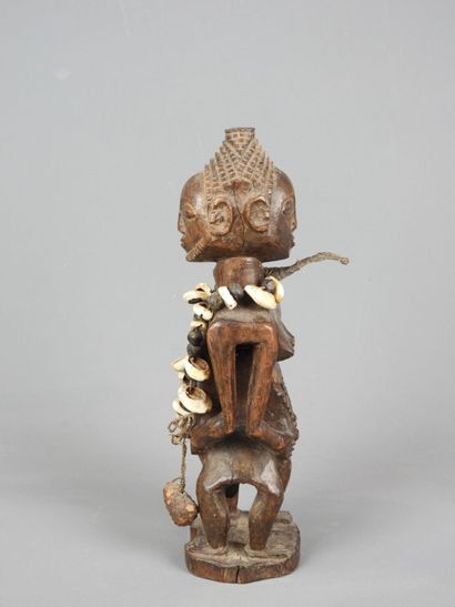 LUBA, République Démocratique du Congo.

Bois,...