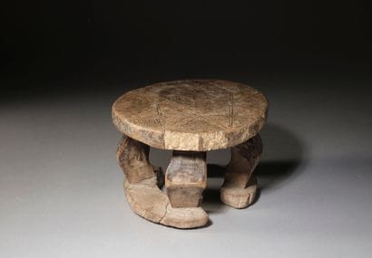GABON.
Wood, patina of use.
Circular stool...