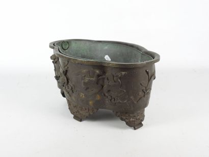 JAPON : Jardinière de forme polylobée en...