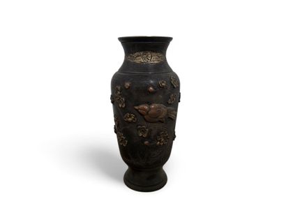 CHINA, 20th century.
Lot including : 
1 bronze...