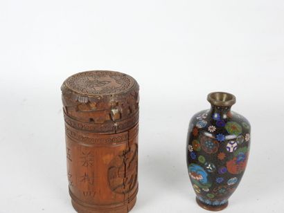 CHINA: cloisonné enamel vase with flower...