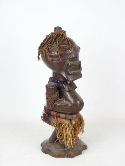 SONGYE, République Démocratique du Congo.
Bois...