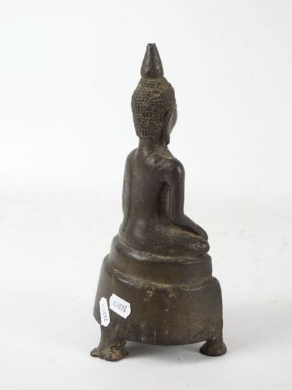Bouddha en bronze. XIXème siècle. H. 23,5...