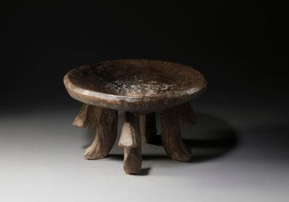GABON.
Bois, patine d'usage brun-foncé.
Tabouret...