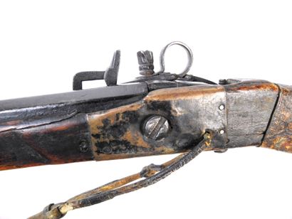 ARMES à FEU. Fusil tibétain à mèche, monture...