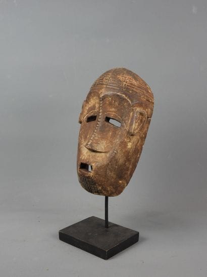 Ivory Coast dance mask.
 H. 31 cm.