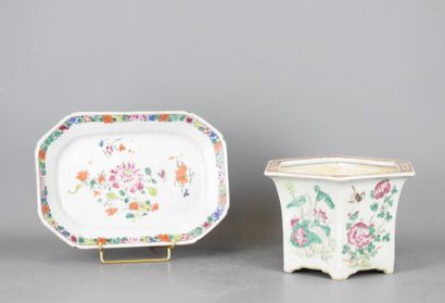 CHINA: Hexagonal porcelain pot cover with...