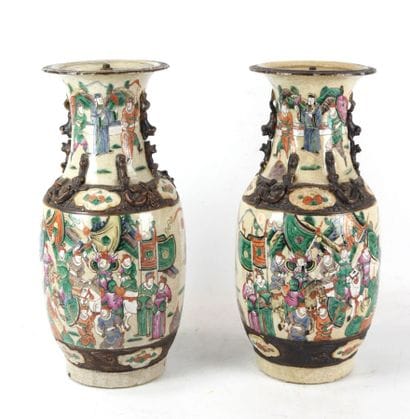 NANKIN : Paire de vases de forme balustre...