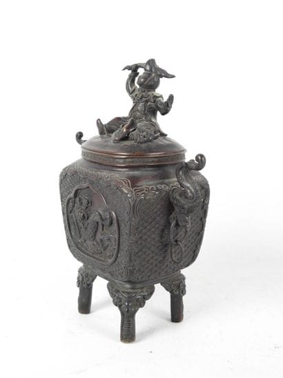 CHINE : brule parfum en bronze à patine brune...