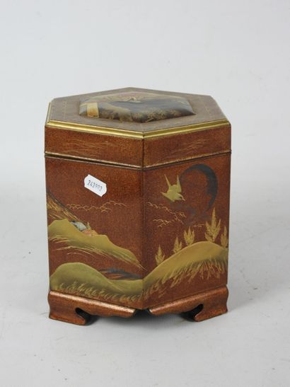 JAPON - Epoque MEIJI : Coffret hexagonal...