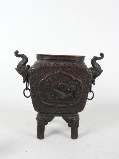 CHINE : brule parfum en bronze à patine brune...