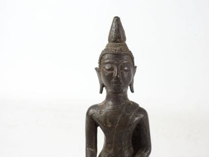 Bouddha en bronze. XIXème siècle. H. 23,5...