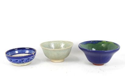 Lot composed of:
-Ceramic bowl with cracked...