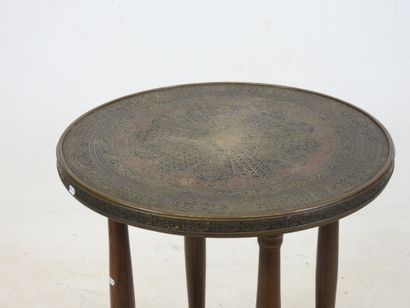MAGHREB, in the taste of : Wooden pedestal...