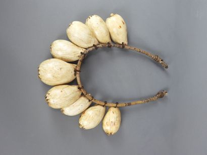 PAPUA: shell necklace H. 16 - L. 27.5cm