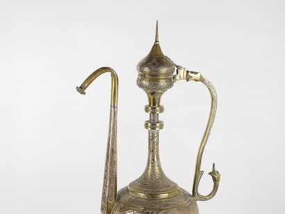MOYEN - ORIENT : Aiguière et son bassin en...